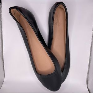 NEW WITHOUT TAGS black leather flats